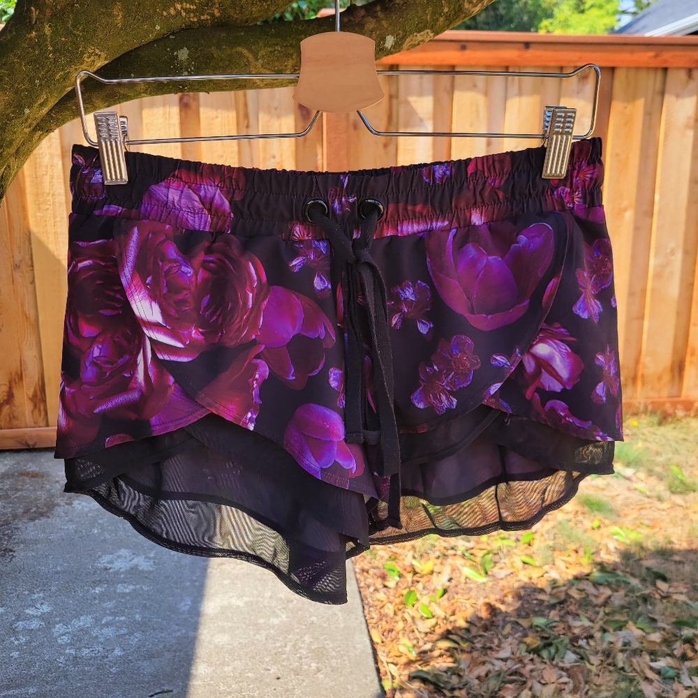 Popflex dark bloom run fly away floral shorts small 6
